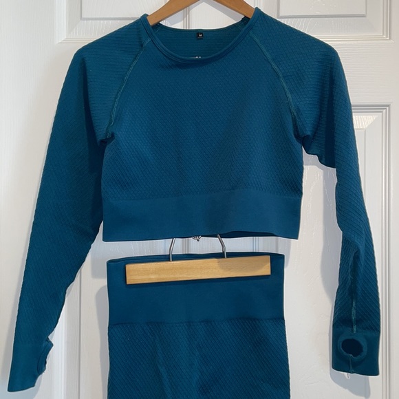 Balance crop top and leggings set, Size Medium - Picture 3 of 13